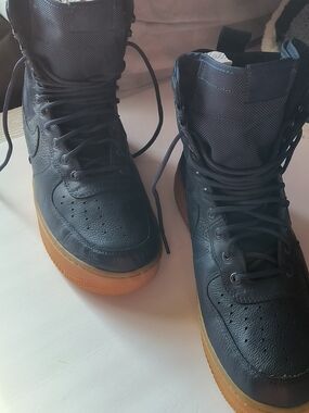 Nike Men's Black High-Top Sneakers with Gum Sole